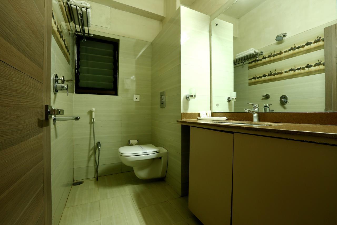 Hotel Sj International กูวาฮาติ ภายนอก รูปภาพ