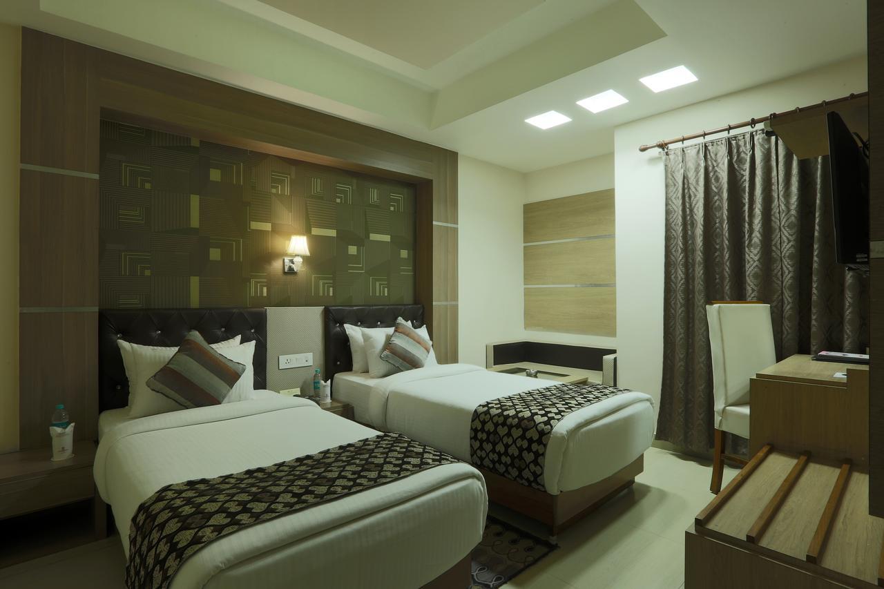 Hotel Sj International กูวาฮาติ ภายนอก รูปภาพ