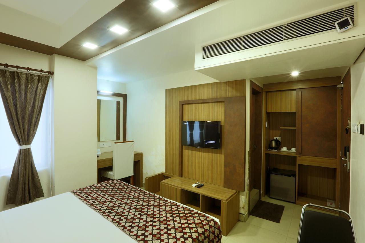 Hotel Sj International กูวาฮาติ ภายนอก รูปภาพ